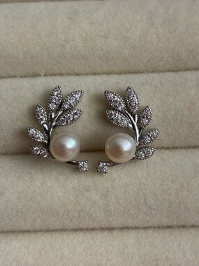 Elegant Gold and Pearl Earrings